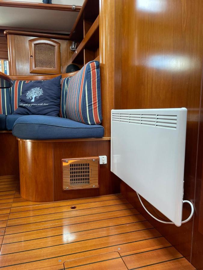 Hotel Beautiful And Comfortable Sailboat With Secure Parking Available Barcelona Zewnętrze zdjęcie