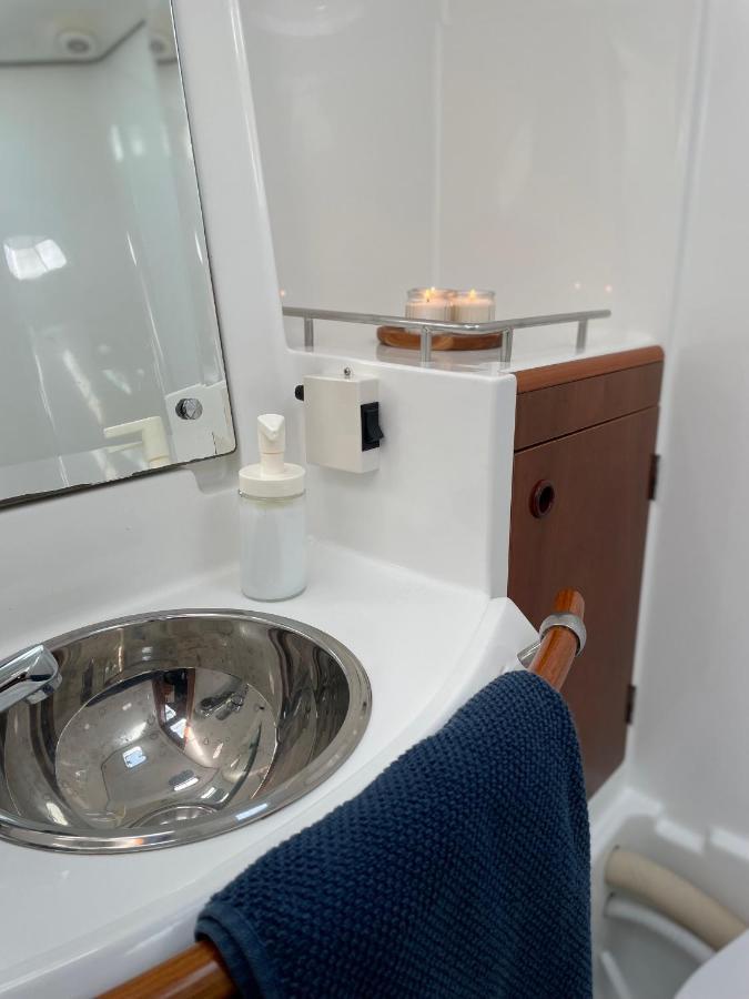 Hotel Beautiful And Comfortable Sailboat With Secure Parking Available Barcelona Zewnętrze zdjęcie