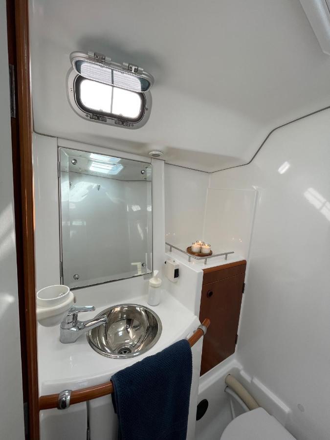 Hotel Beautiful And Comfortable Sailboat With Secure Parking Available Barcelona Zewnętrze zdjęcie